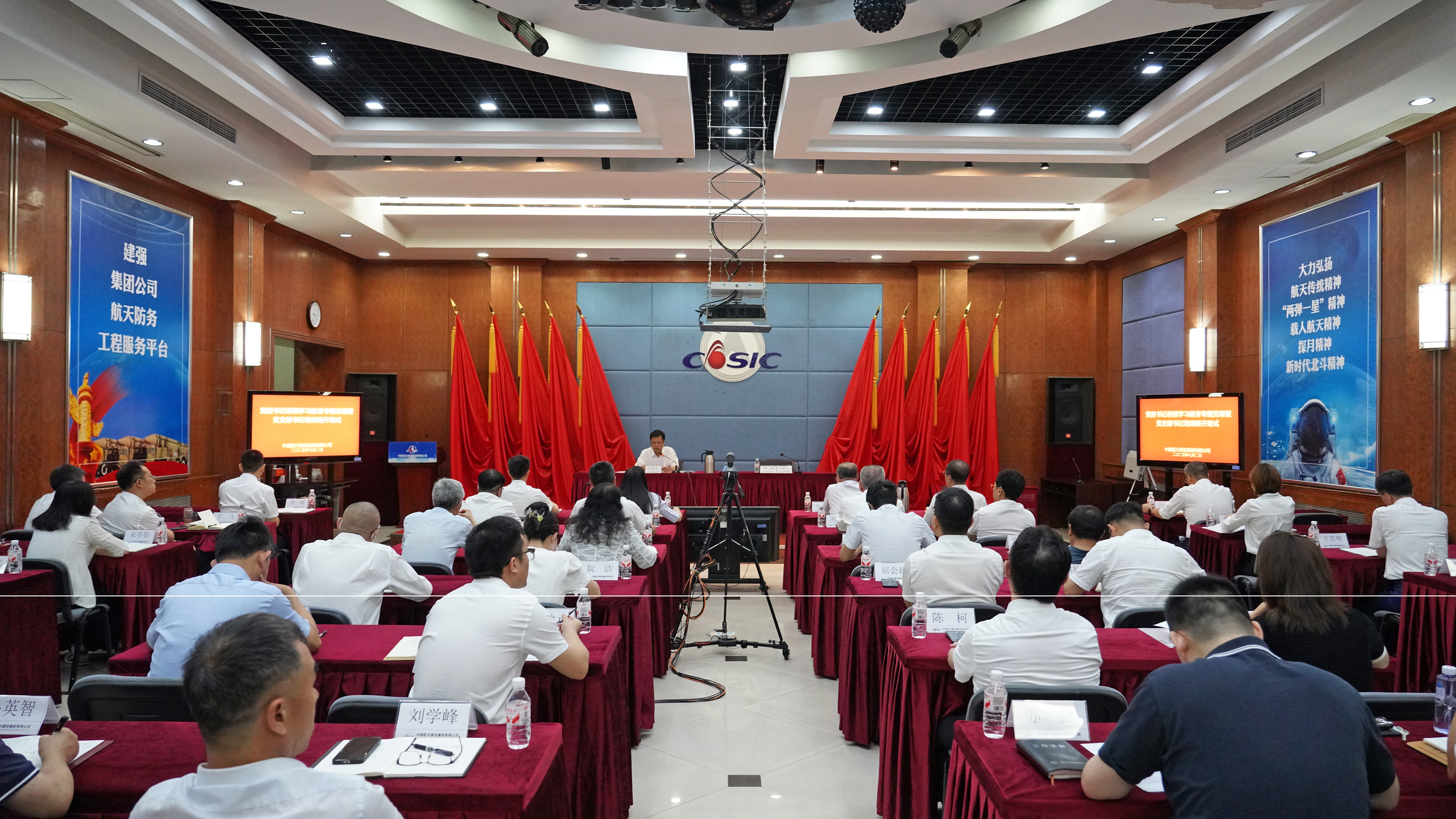 谷超灵讲授深入贯彻中央八项规定精...